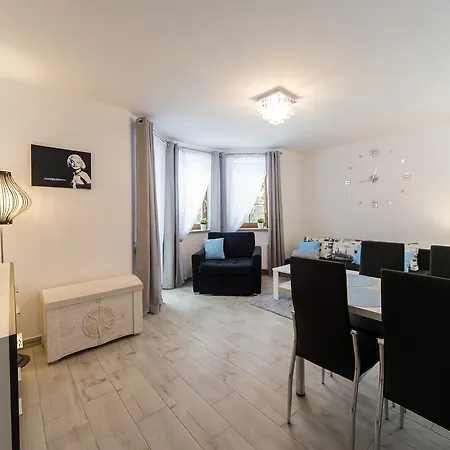 Eleganckie I Stylowe Sun Seasons 24 W Karpaczu Z Parkingiem By Renters