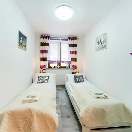 Eleganckie I Stylowe Sun Seasons 24 W Karpaczu Z Parkingiem By Renters